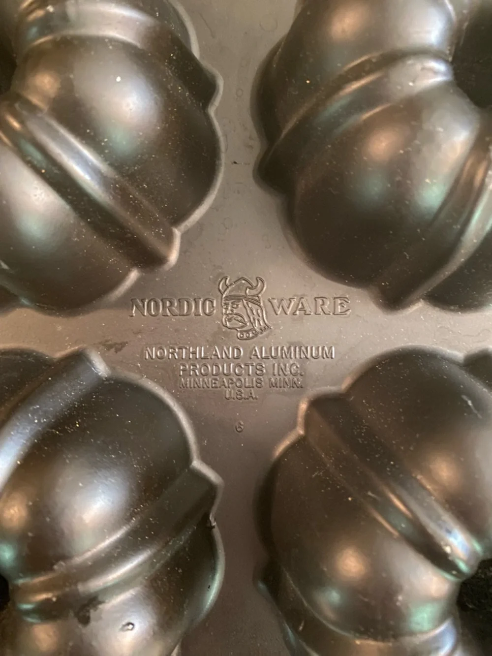 Nordic Ware Bundlette Mini Cake Pan Graphite Cast Aluminum Non-Stick Made in USA